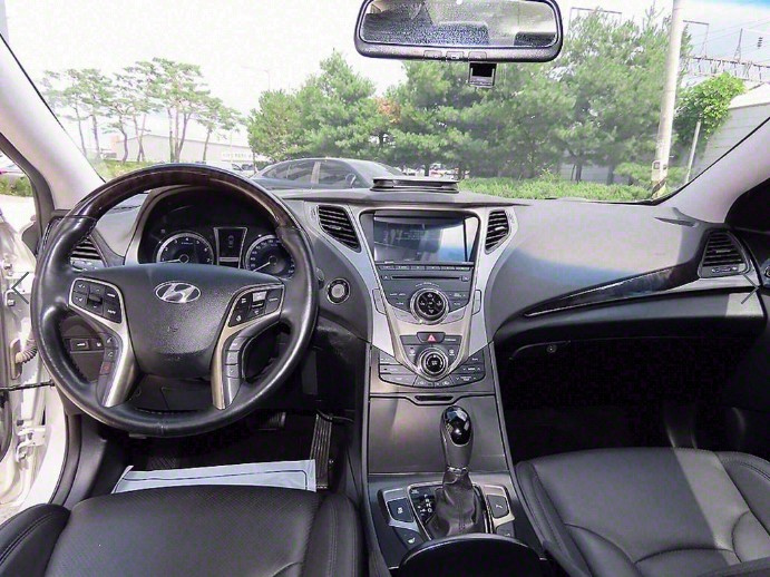HYUNDAI GRANDEUR HG 2013