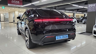 PORSCHE MACAN EV 2025
