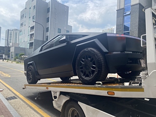 TESLA CYBERTRUCK 2024