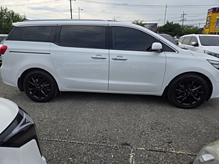 KIA CARNIVAL 2017