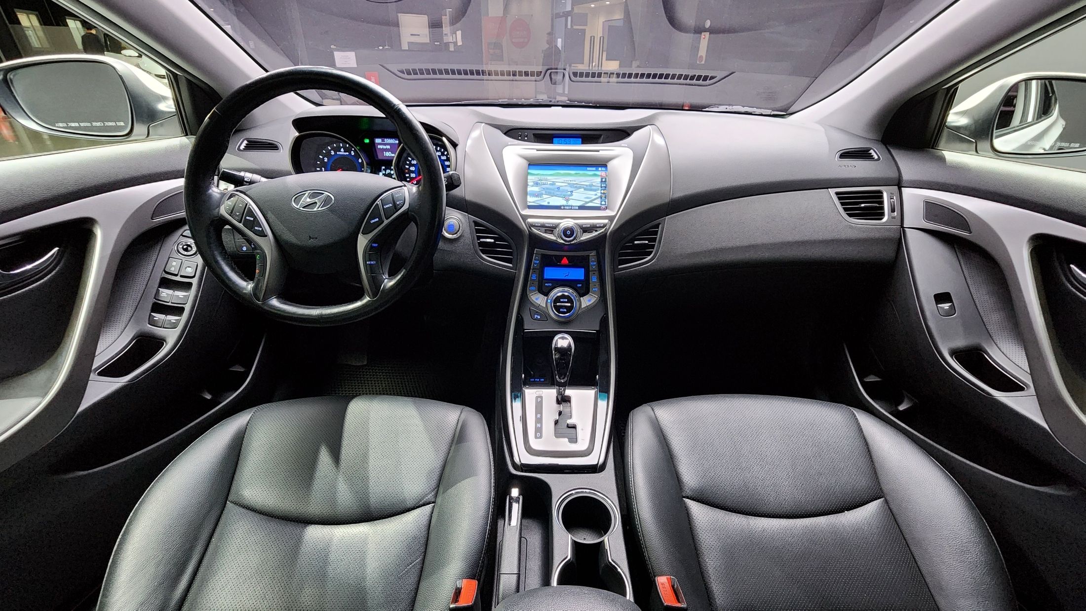 HYUNDAI AVANTE MD 2012