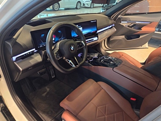 BMW 5-SERIES G60 2025