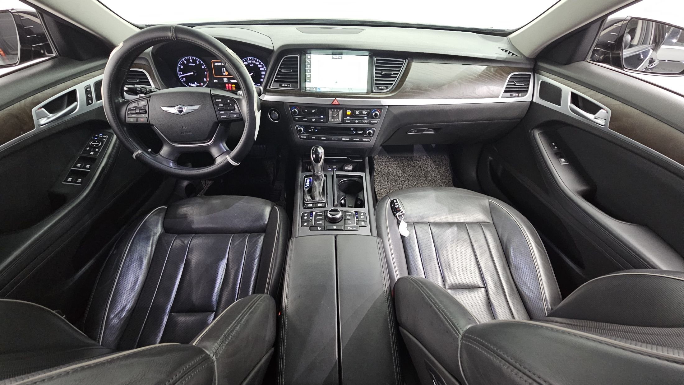 HYUNDAI GENESIS DH 2015
