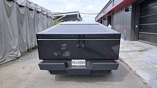 TESLA CYBERTRUCK 2024