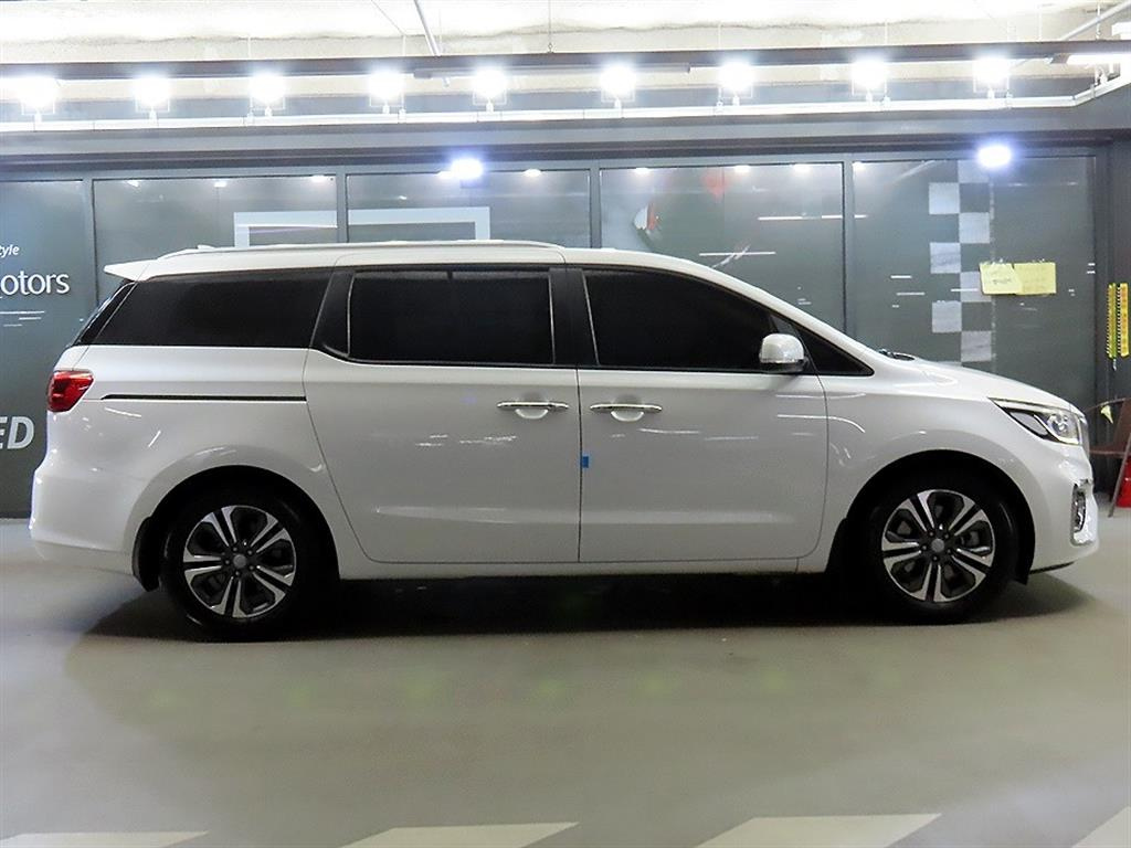 KIA CARNIVAL 2018