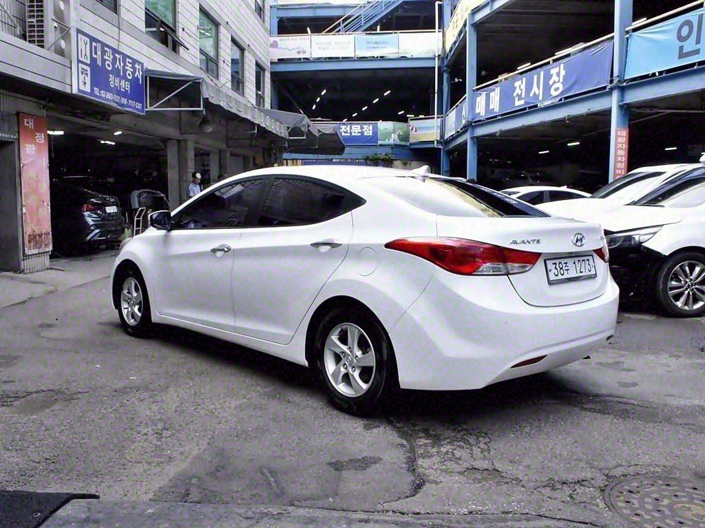 HYUNDAI AVANTE MD 2012