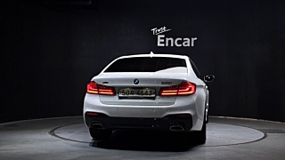 BMW 5-SERIES G30 2017