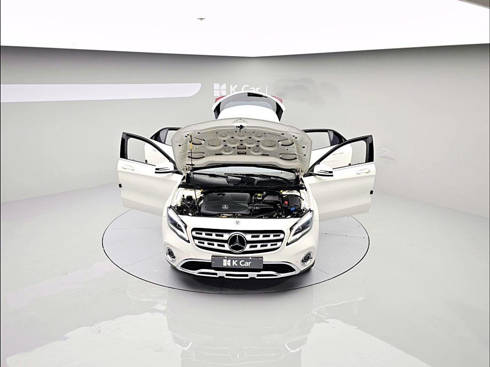 MERCEDES BENZ GLA-CLASS X156 2019