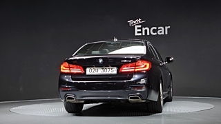 BMW 5-SERIES G30 2017