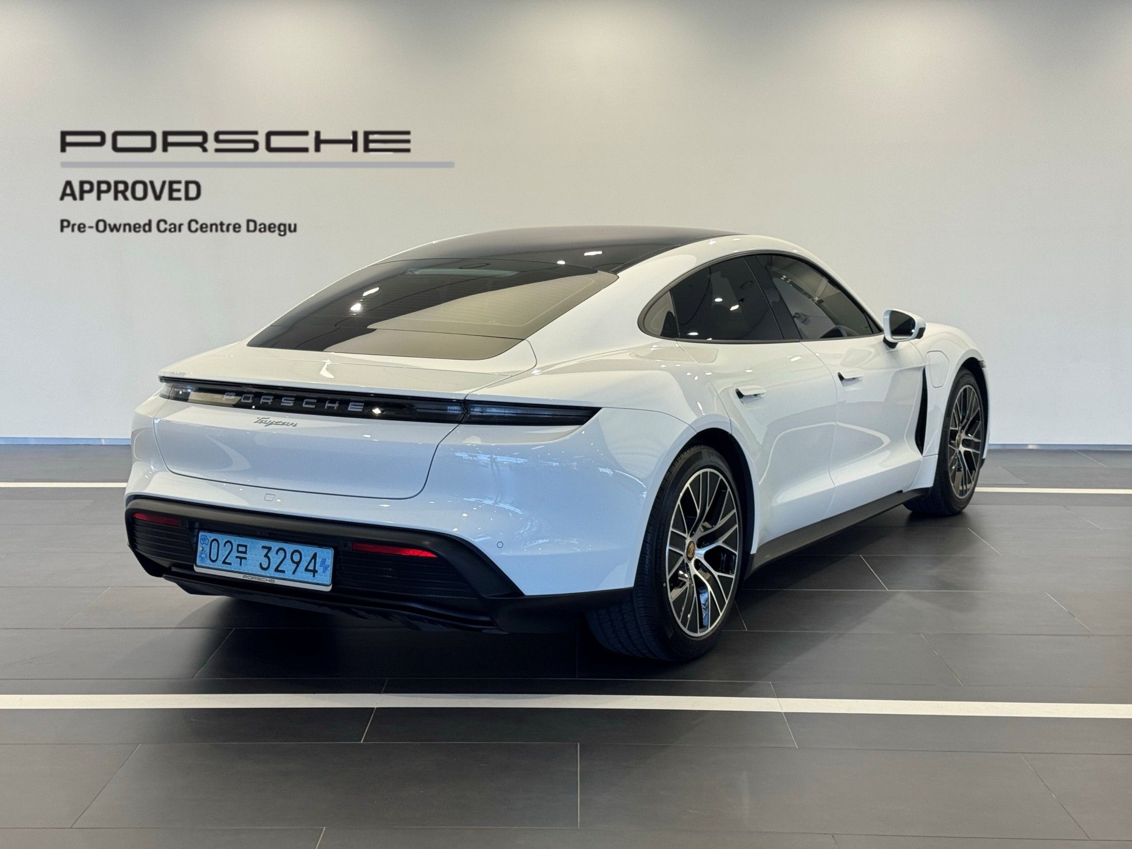 PORSCHE TAYCAN 2023