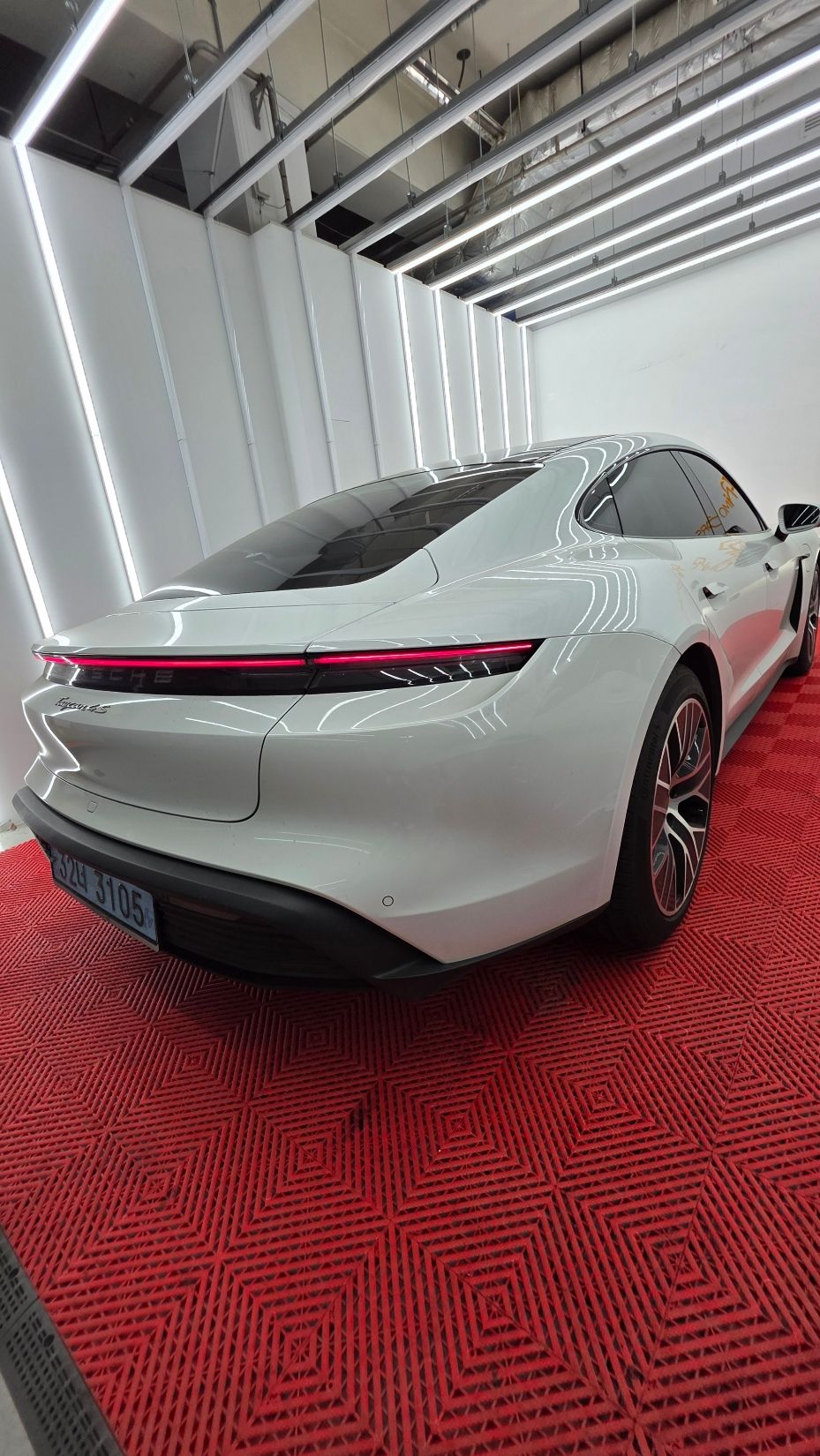 PORSCHE TAYCAN 2021
