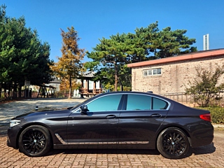 BMW 5-SERIES G30 2019