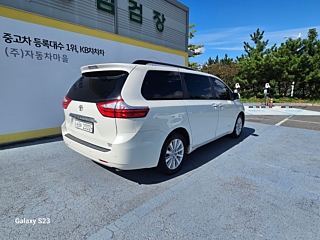 TOYOTA SIENNA 2017
