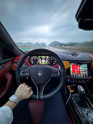 MASERATI LEVANTE 2022