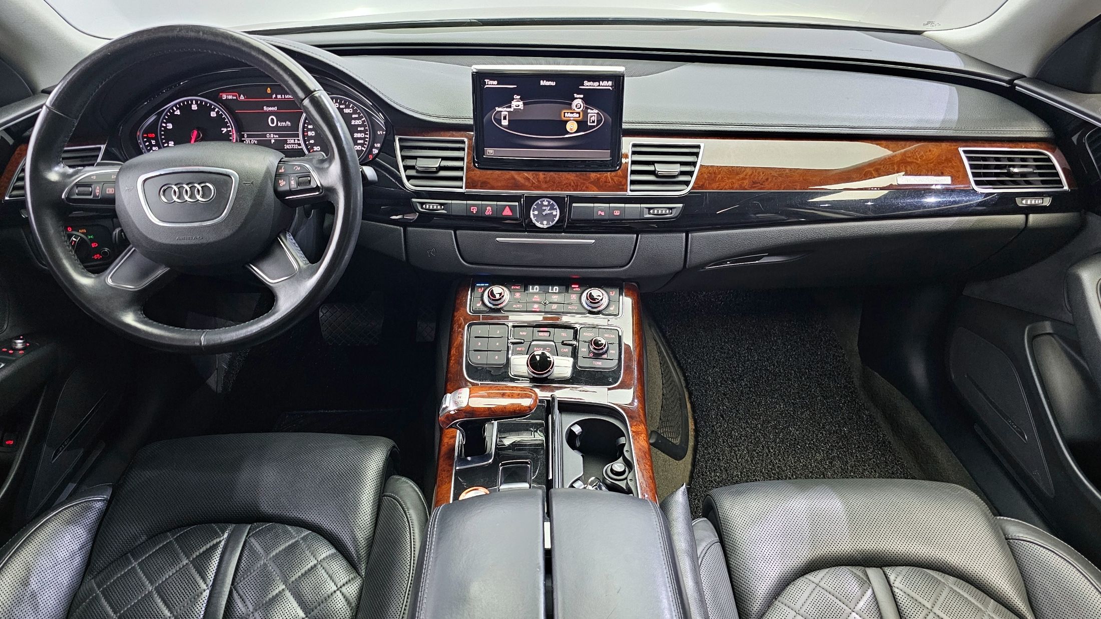 AUDI A8 2011