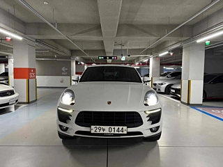 PORSCHE MACAN  2016