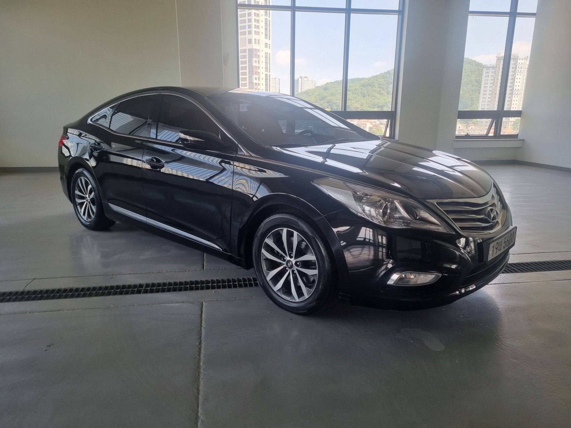 HYUNDAI GRANDEUR HG 2012
