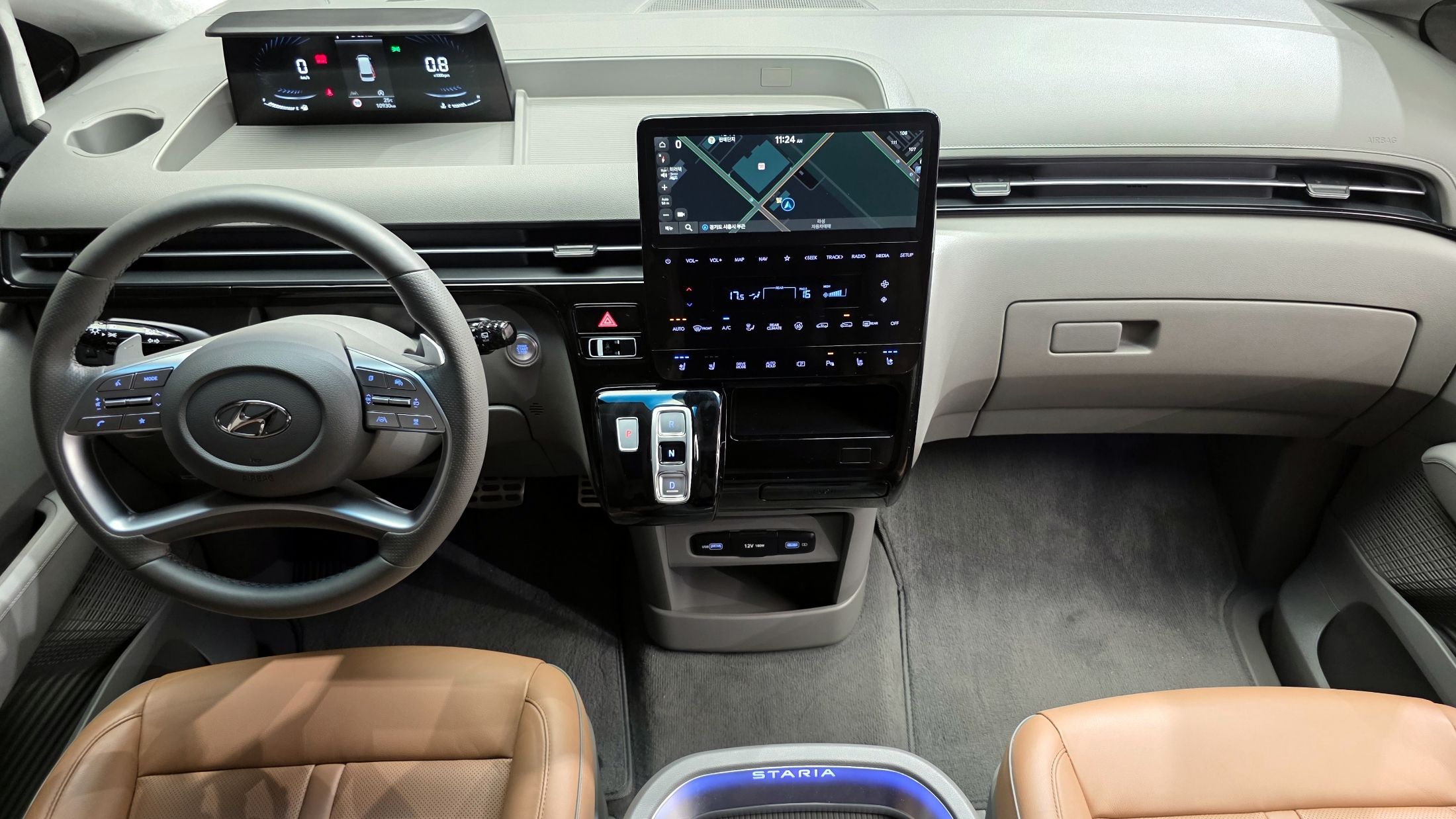 HYUNDAI STARIA 2024