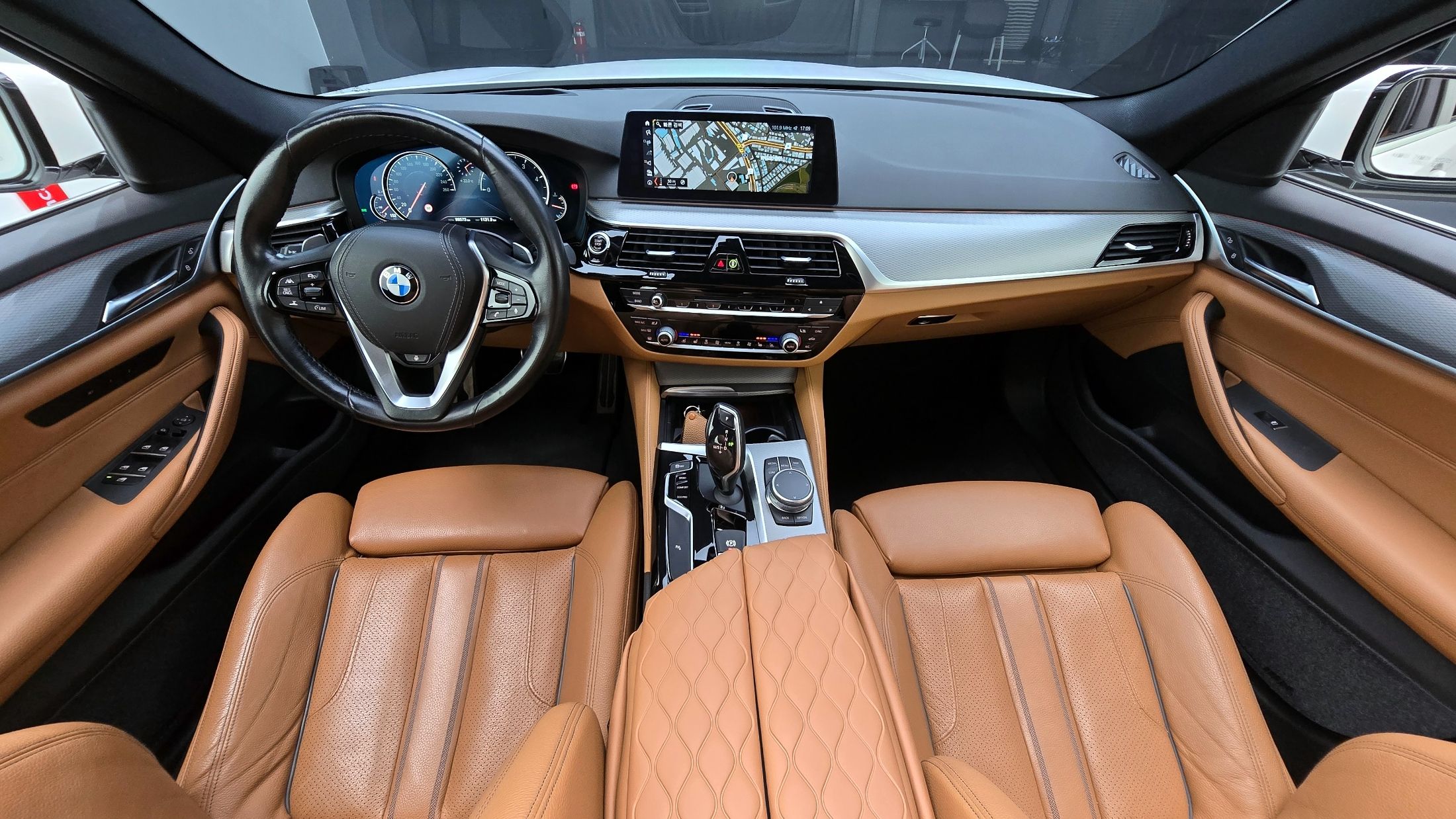 BMW 5-SERIES G30 2017