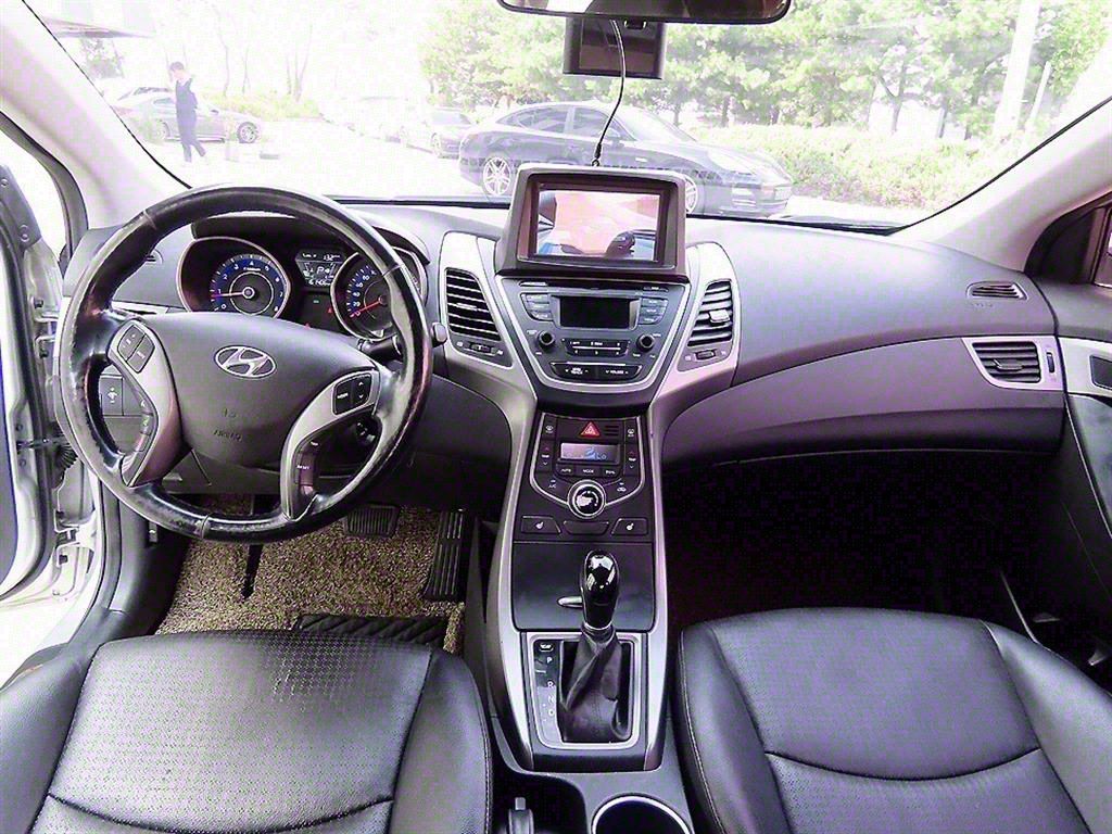 HYUNDAI AVANTE 2014