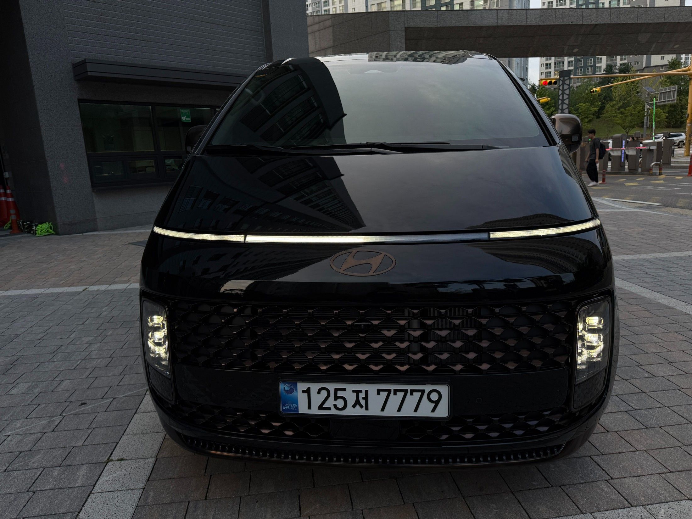 HYUNDAI STARIA 2025