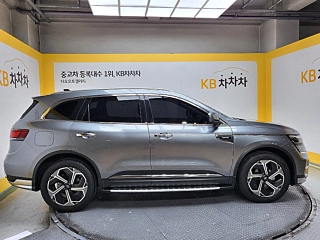 SAMSUNG QM6 2024