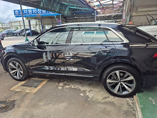 AUDI Q8 4M 2021