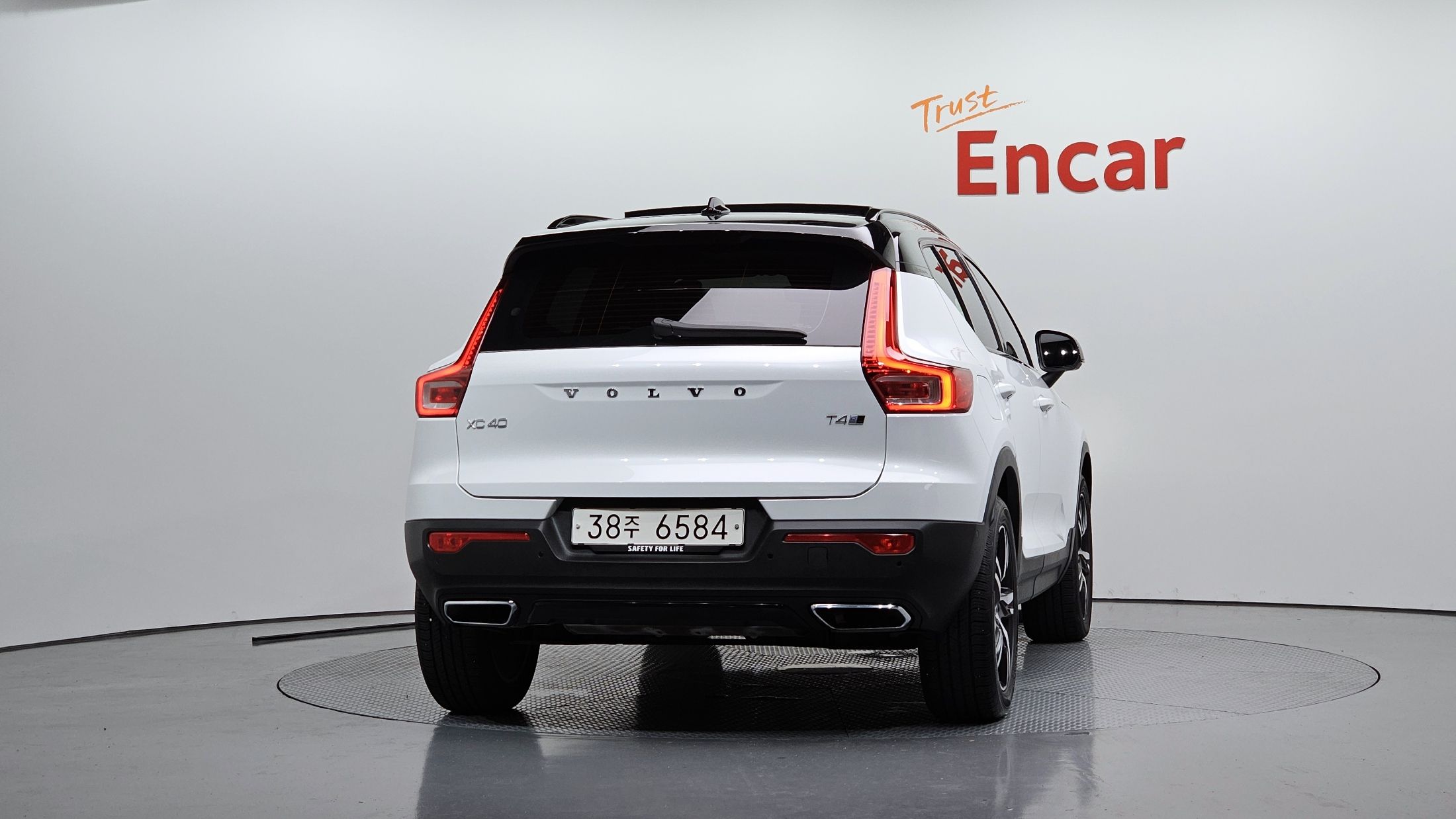 VOLVO XC40 2019
