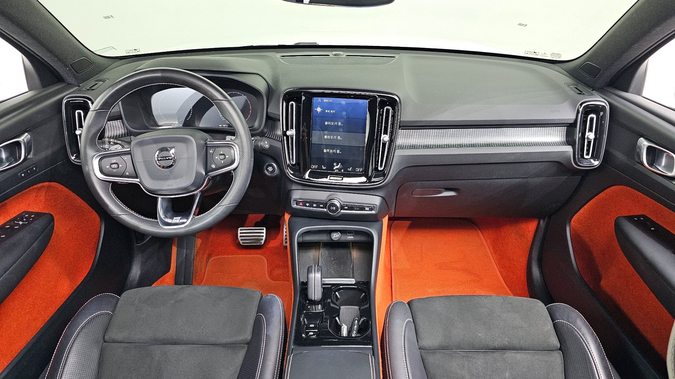 VOLVO XC40 2019