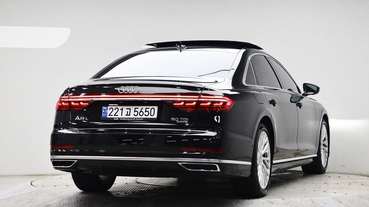 AUDI A8 D5 2021