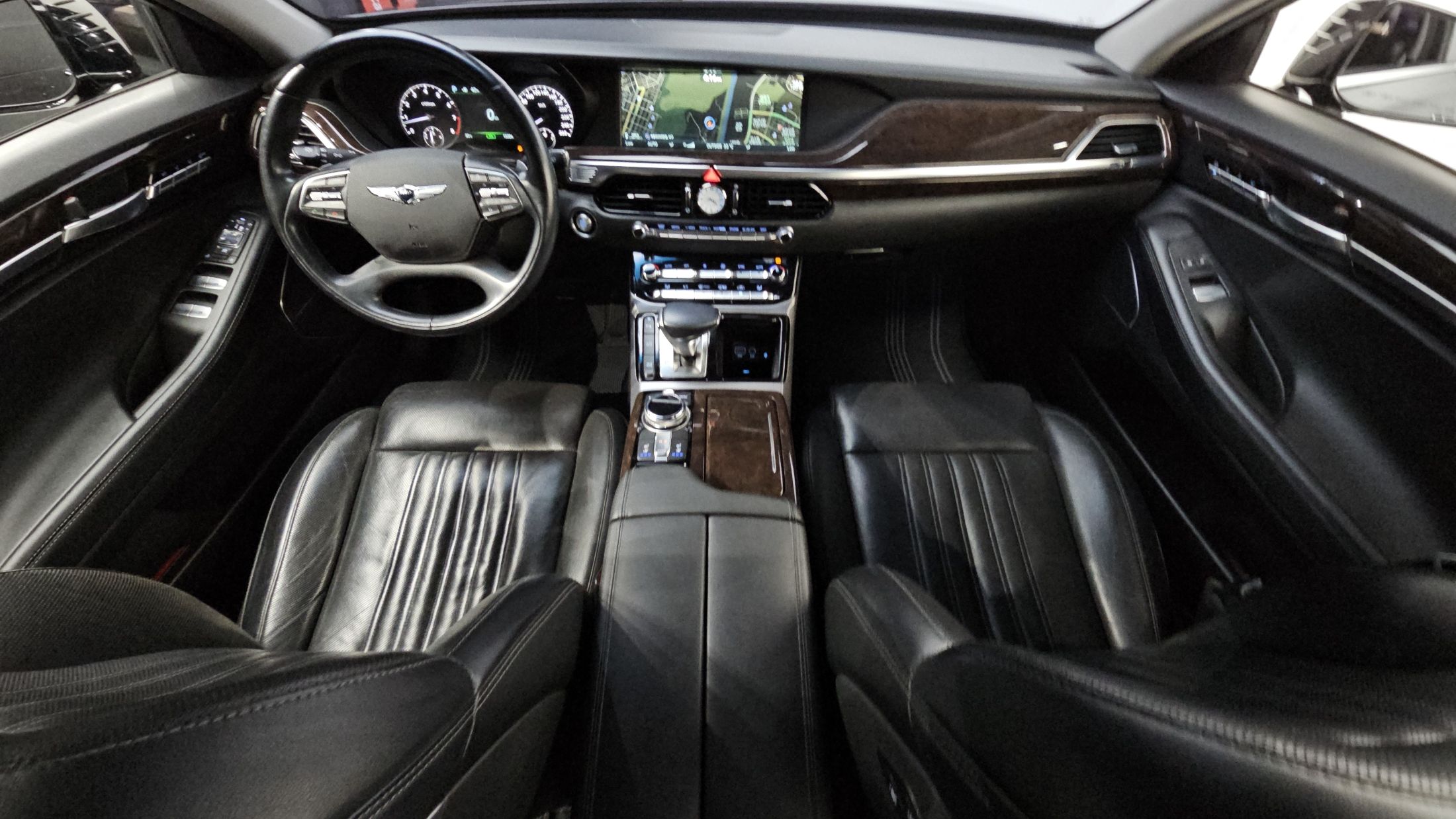 GENESIS EQ900 2016
