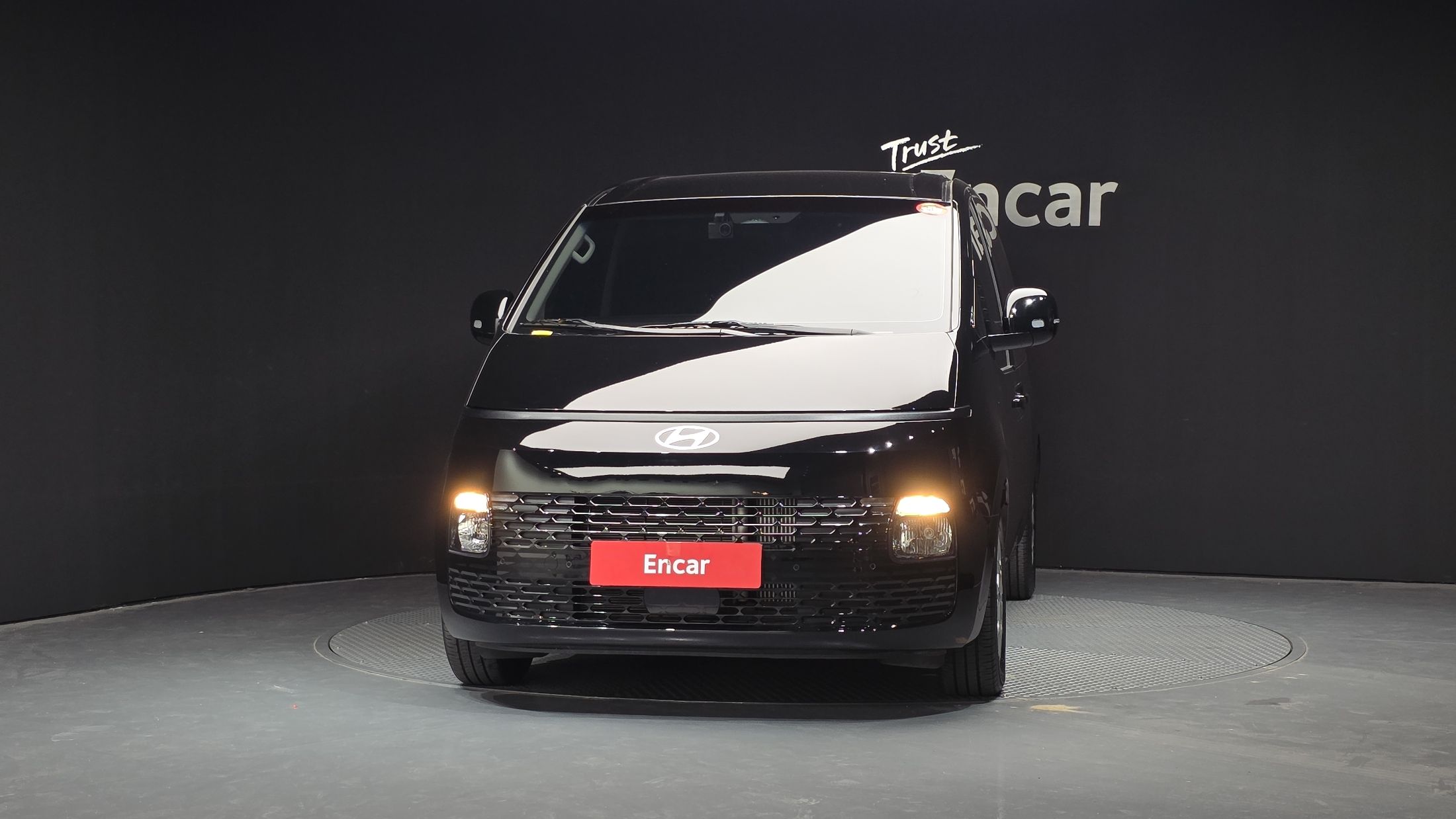 HYUNDAI STARIA 2025
