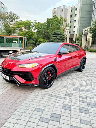 Заказать LAMBORGHINI URUS