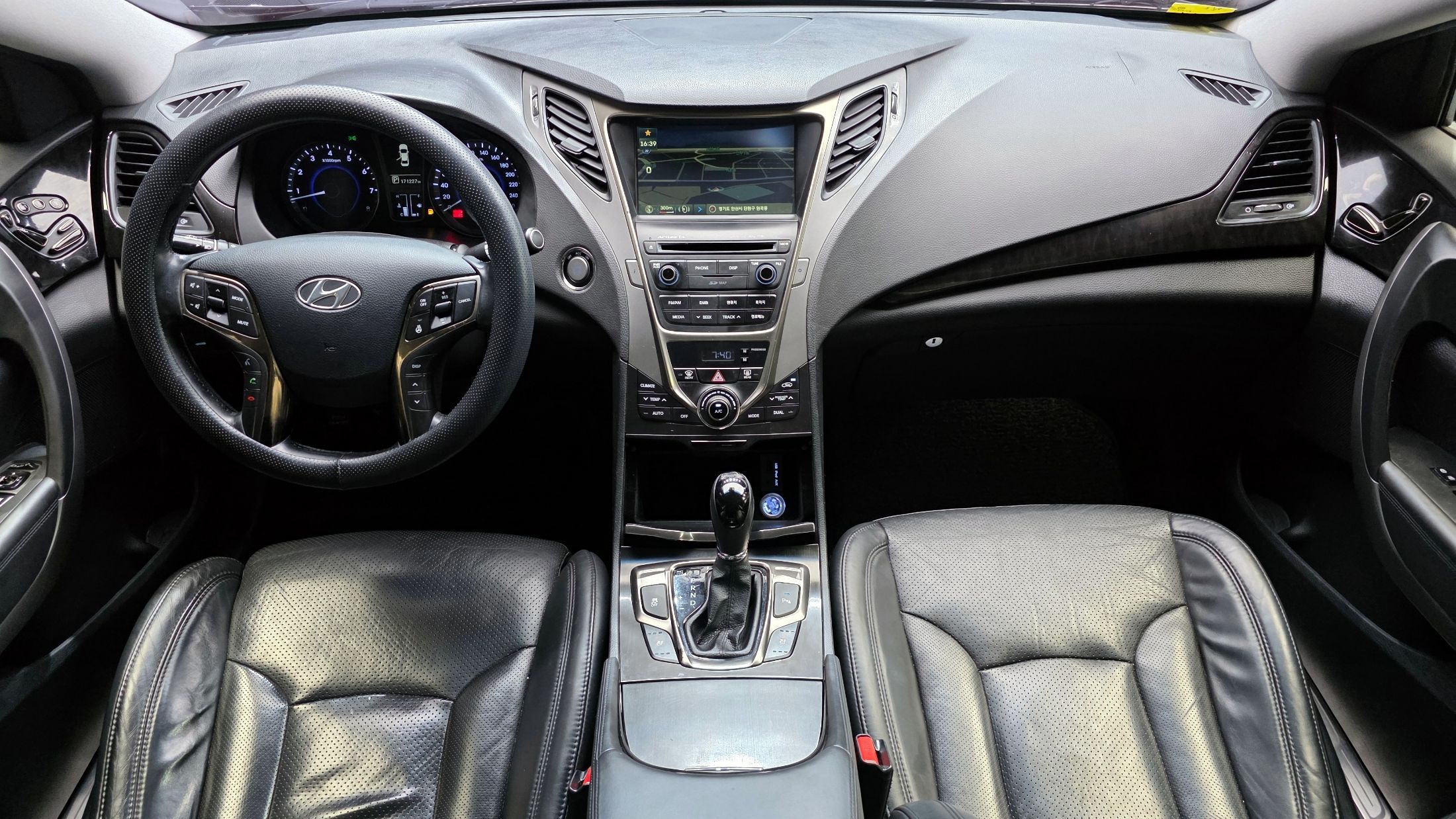 HYUNDAI GRANDEUR HG 2013