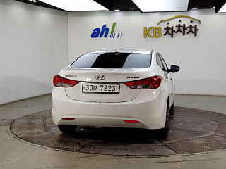 HYUNDAI AVANTE MD 2011