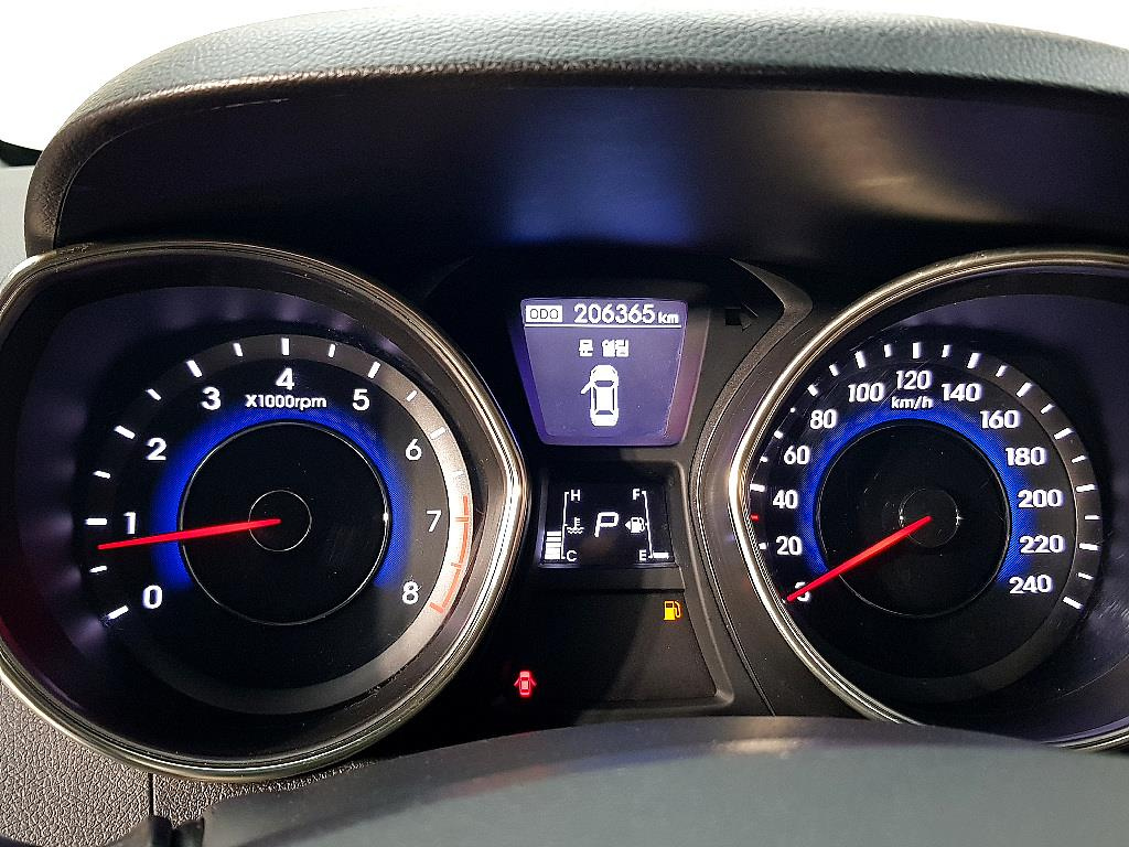 HYUNDAI AVANTE MD 2011