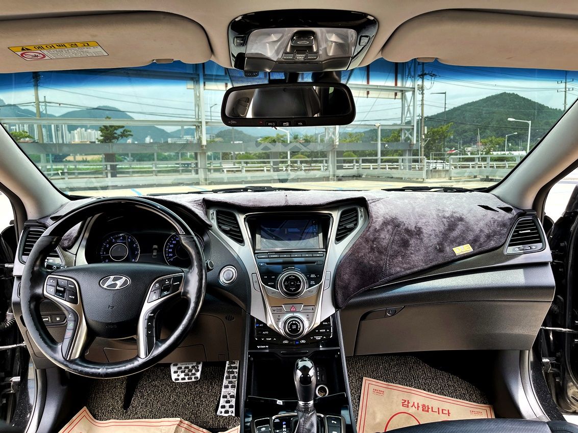 HYUNDAI GRANDEUR HG 2011