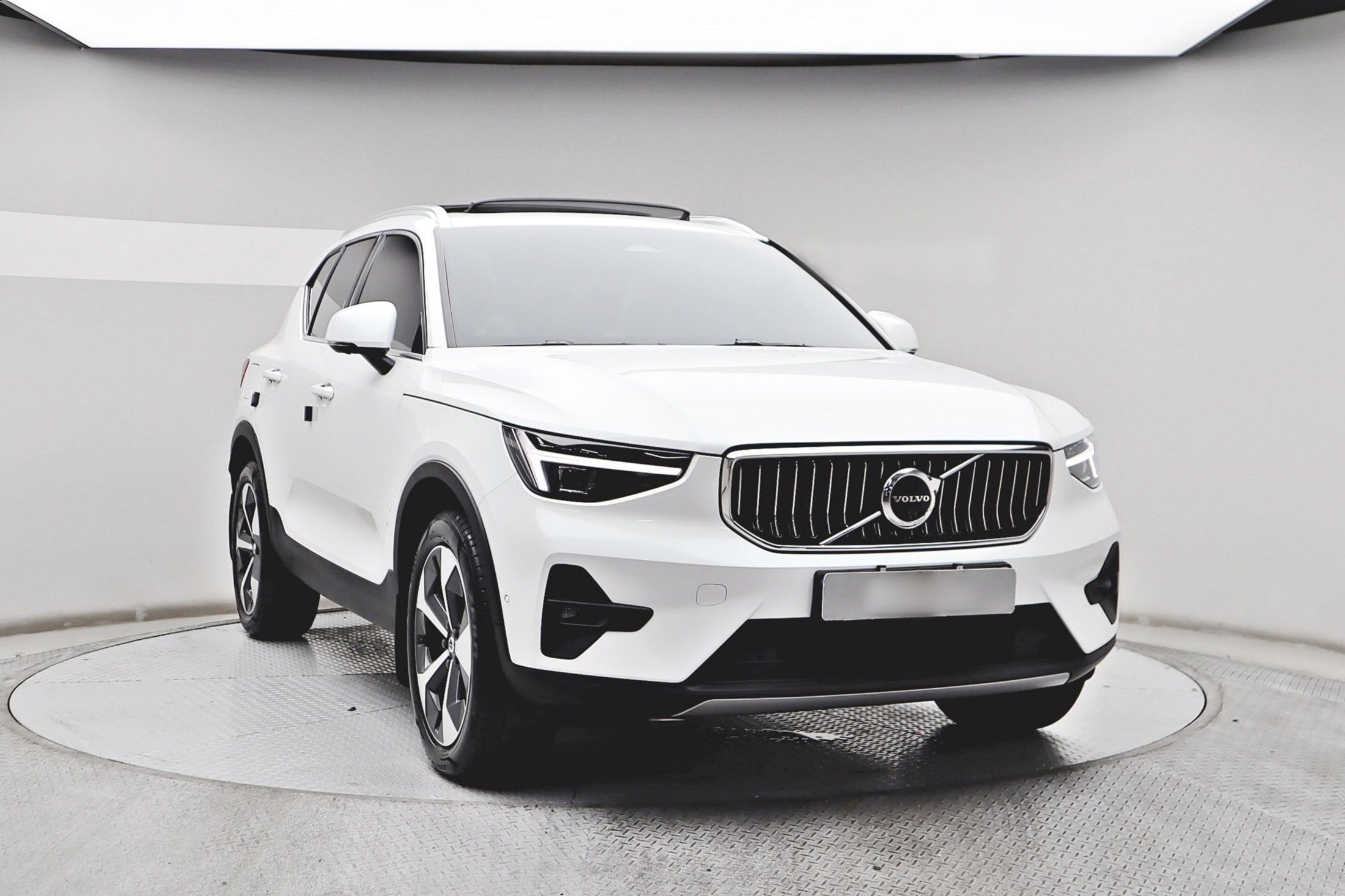 VOLVO XC40 2024