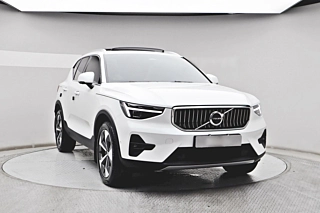 VOLVO XC40 2024