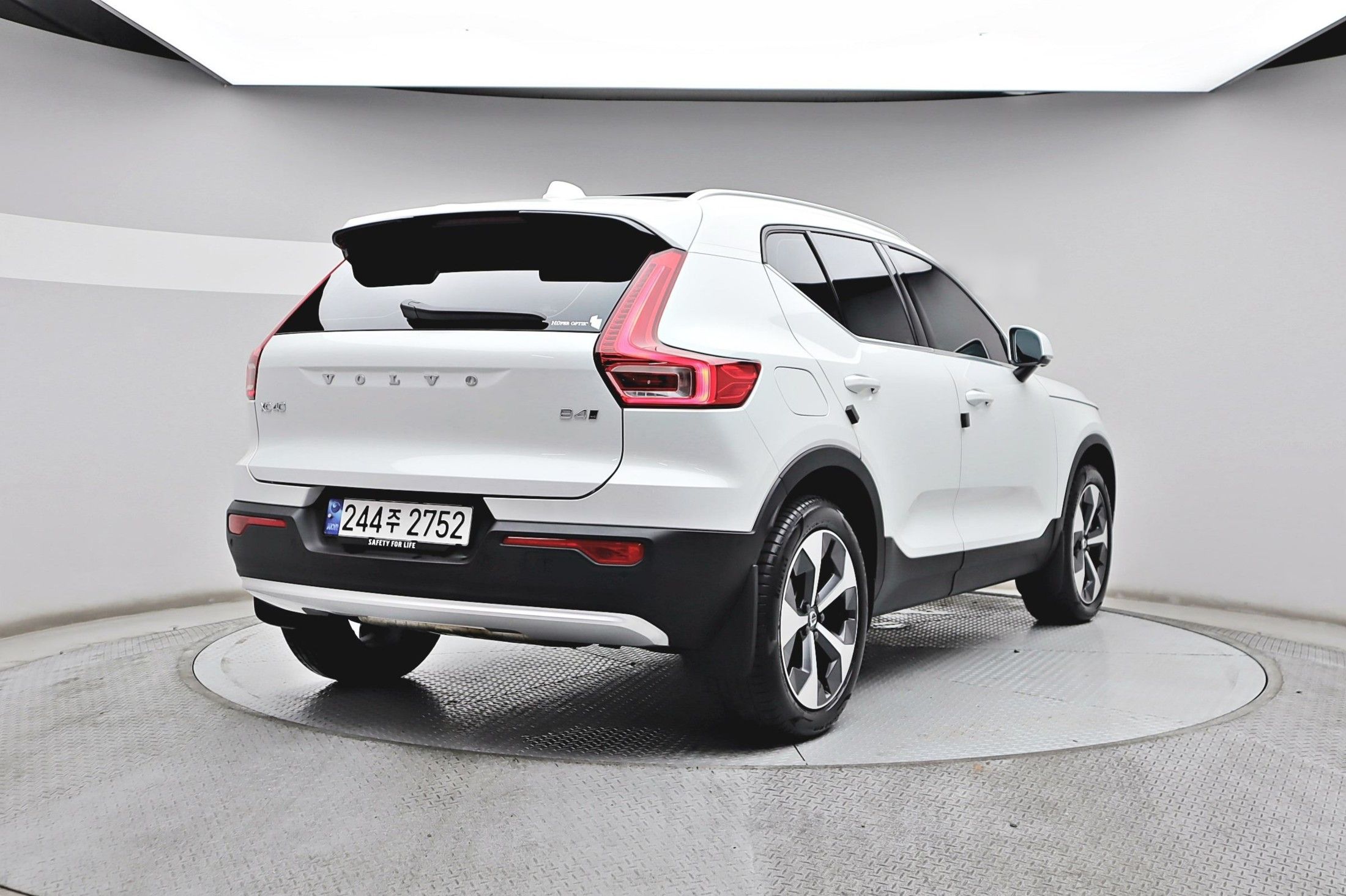 VOLVO XC40 2024