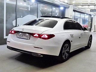 MERCEDES BENZ E-CLASS W214  E200 Avantgarde 2024