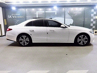MERCEDES BENZ E-CLASS W214  E200 Avantgarde 2024