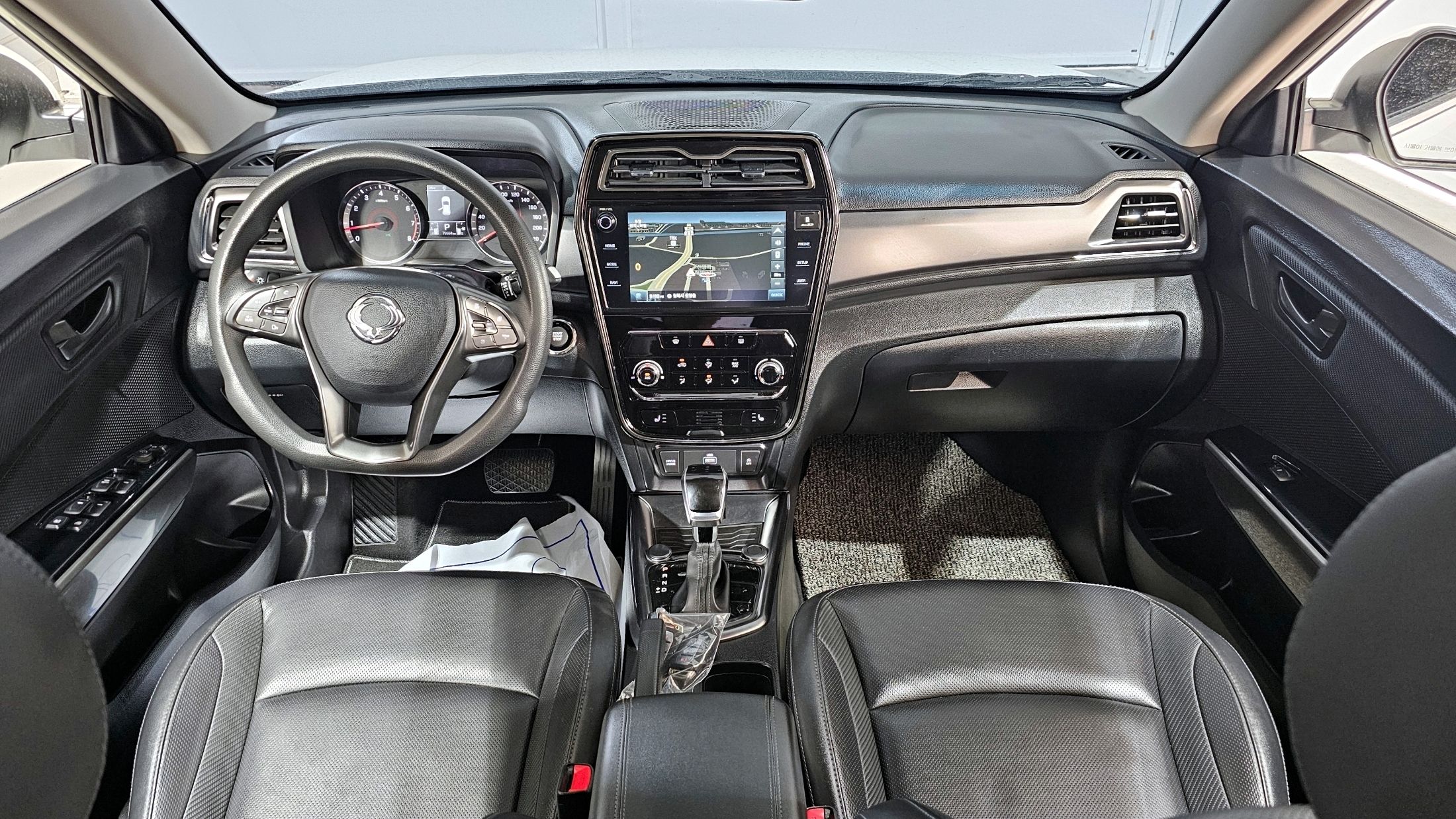 SSANGYONG TIVOLI VERY NEW 2020