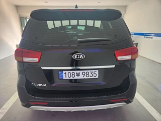 KIA CARNIVAL  9 Seater Prestige 2018