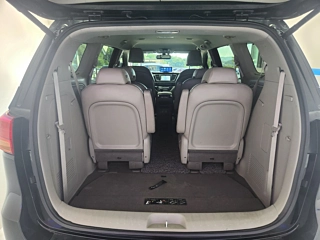 KIA CARNIVAL  9 Seater Prestige 2018