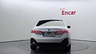 BMW 5-SERIES G60 2024
