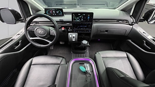 HYUNDAI STARIA  Lounge 9 Seater 2025