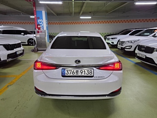 LEXUS ES300H 2023