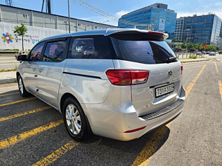 KIA CARNIVAL 2017