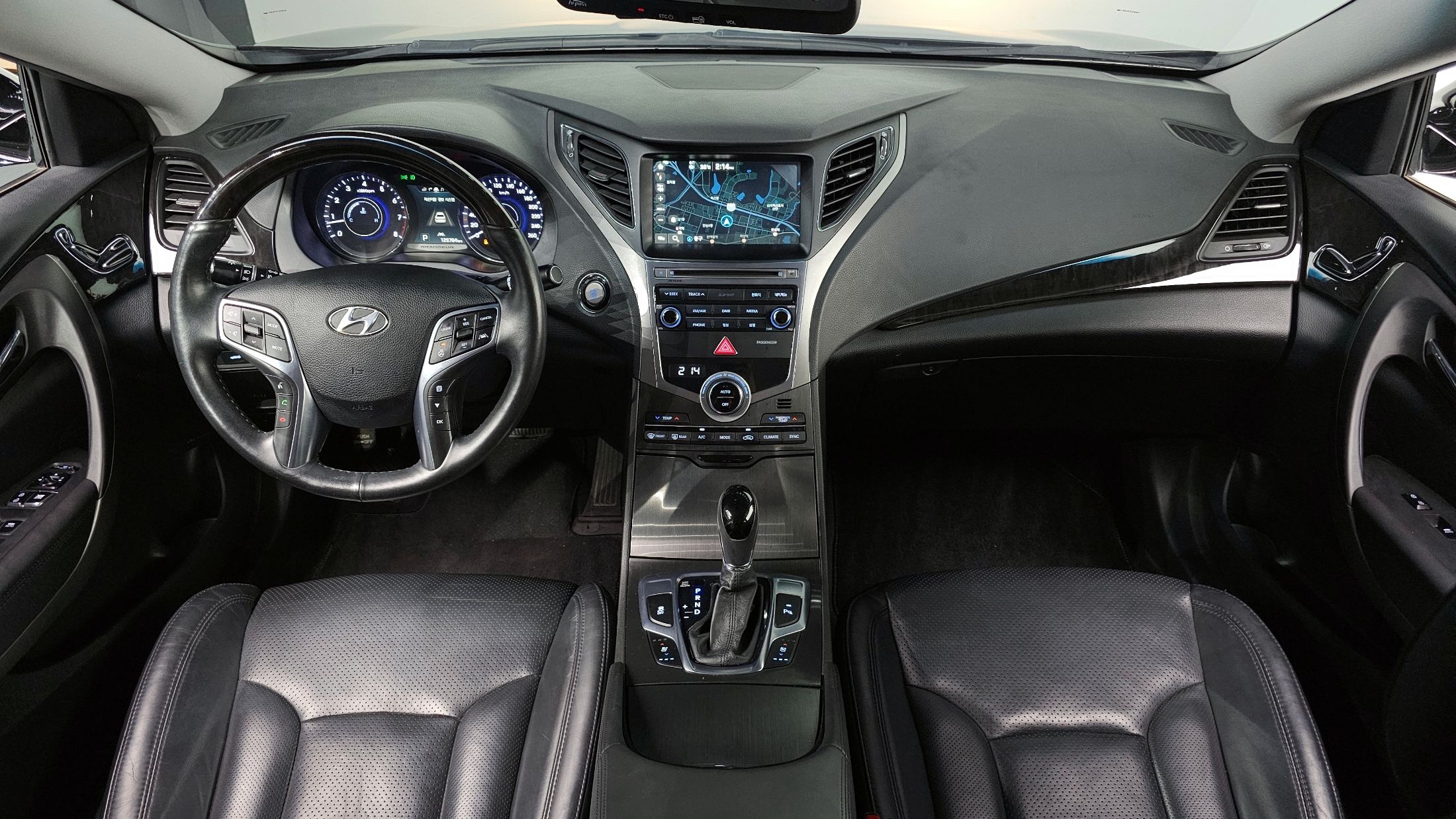 HYUNDAI GRANDEUR HG 2016